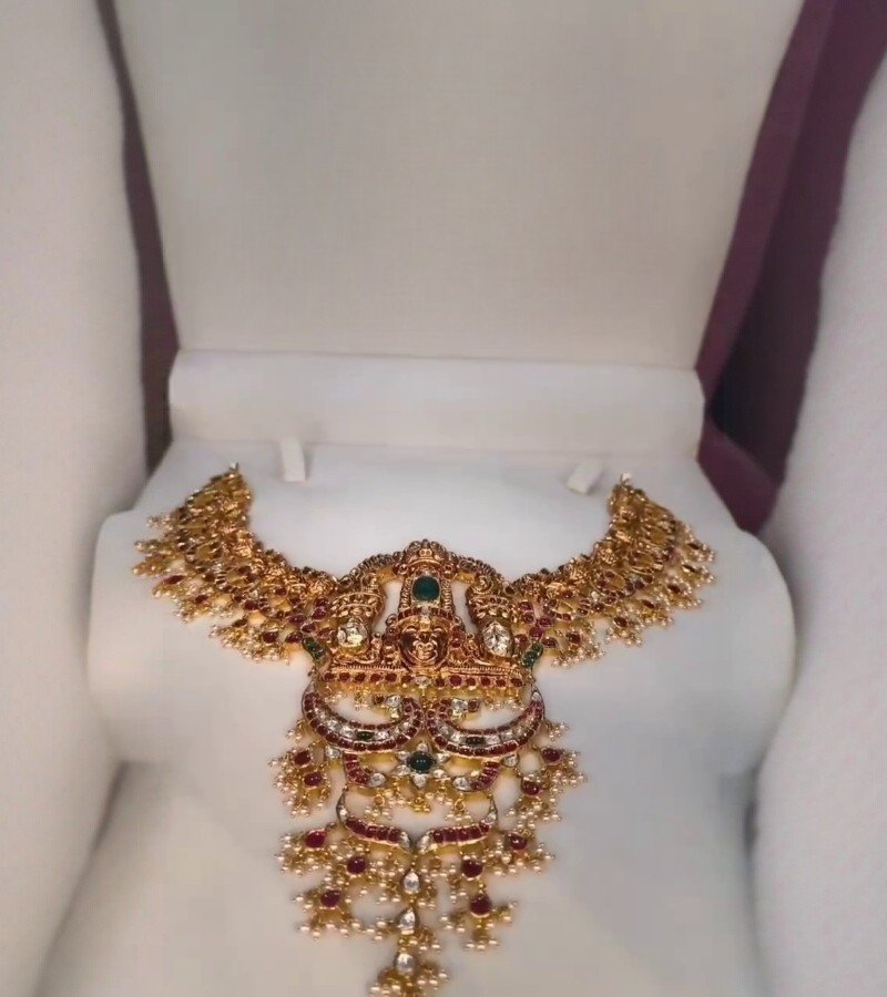 Kundan necklace featuring Venkateshwara Swamy
