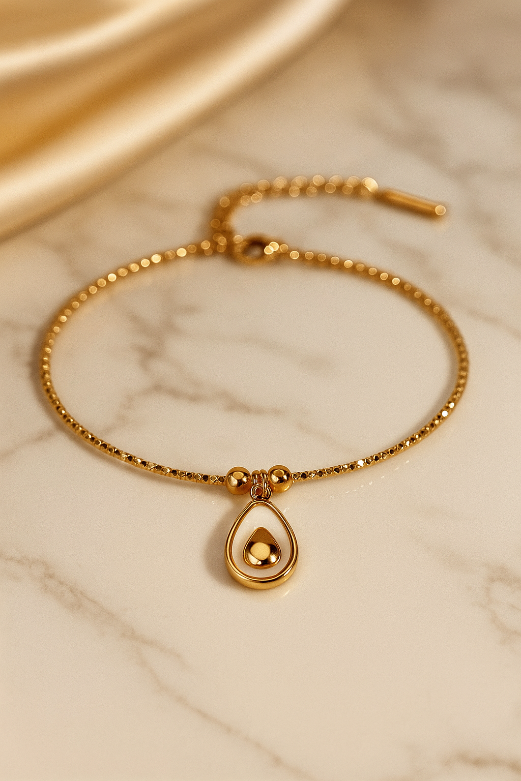 Teardrop Elegance Gold Bracelet